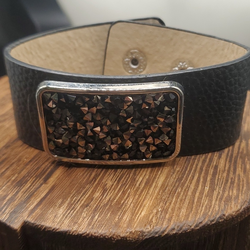 B2637 glitzy black geode spackle sparkle leather bracelet high‎ end well made!